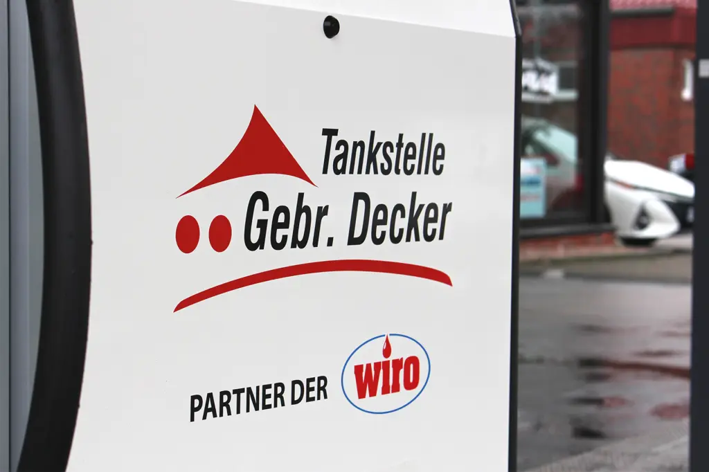 Zapfsaeule mit Logo